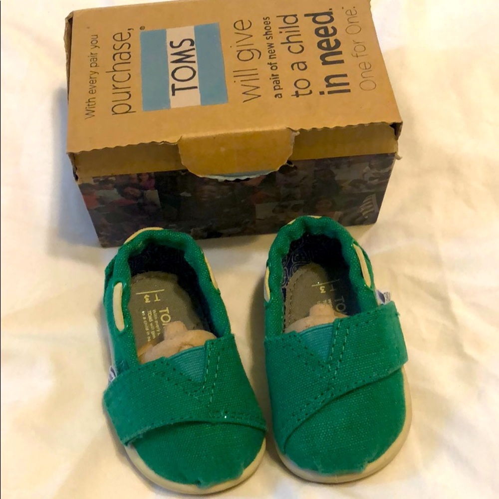 EUC Toms Tiny 3 Classics with Box